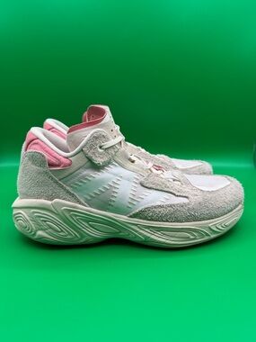 New Balance Fresh Foam Mens BB V2 Moonbeam Basketball Sneakers